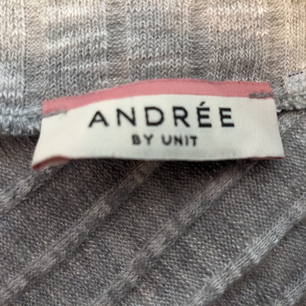 Soft & Subtle Top L - Picture 6 of 6